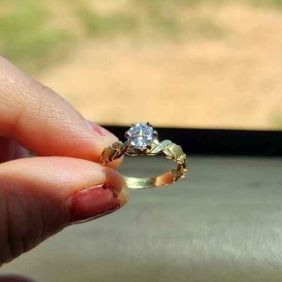 Jewelry - Engagement Ring, 10-karat Gold, Size 6